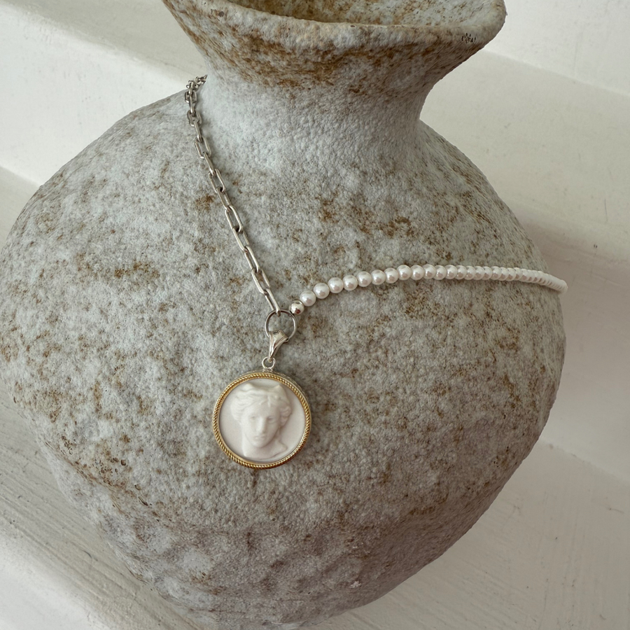 Anahit necklace pearls