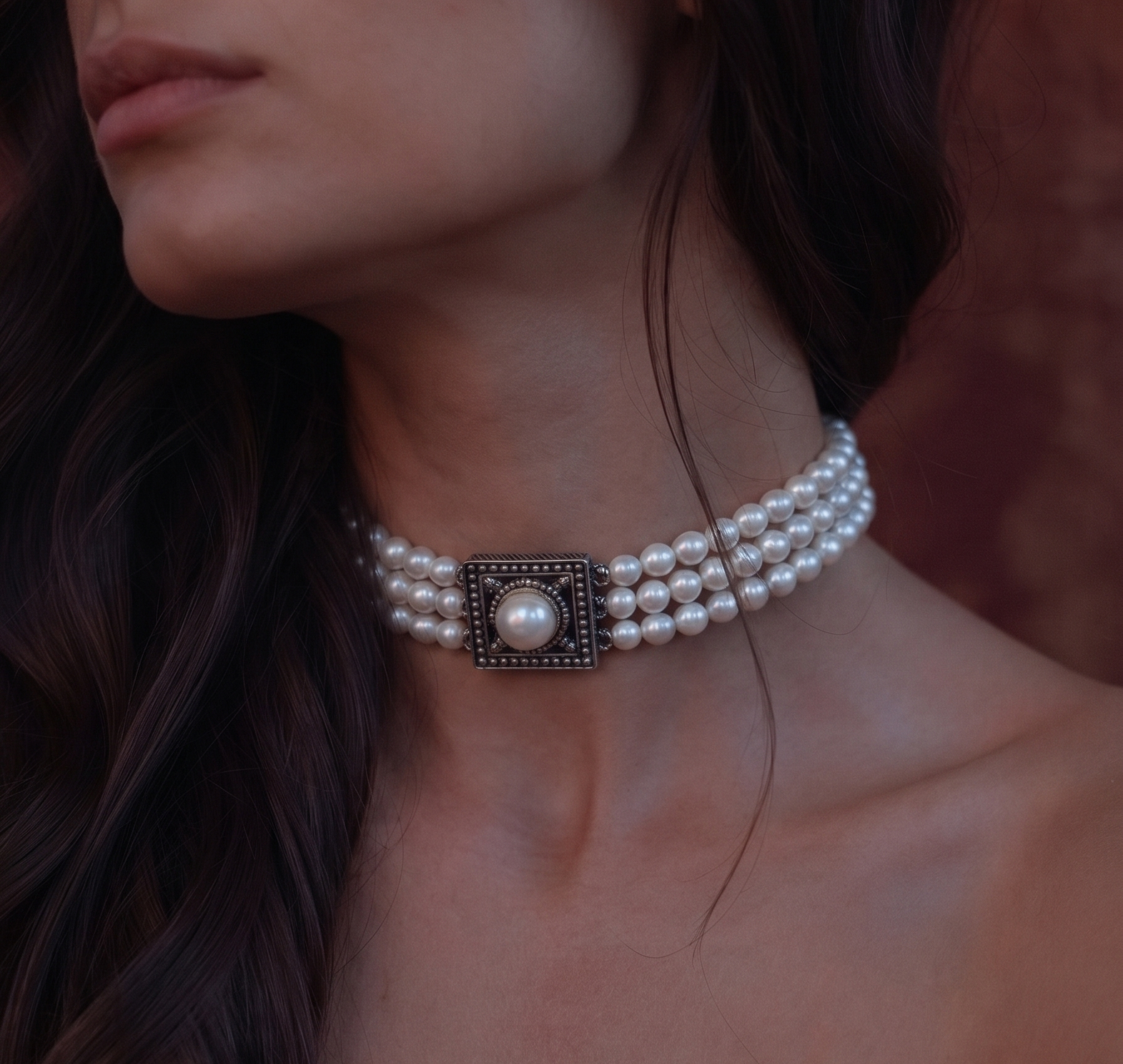infini pearl chocker