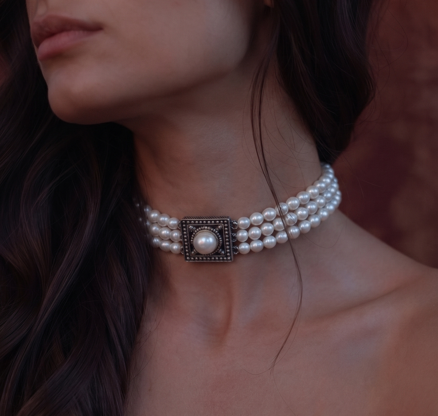 infini pearl chocker